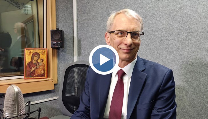 Повече от половината учители в страната са преболедували или ваксинирани срещу COVID-19, обясни министърът на образованието