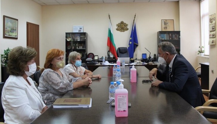 Стихващият интерес към тази специалност се дължи на две неща, обясни здравният министър