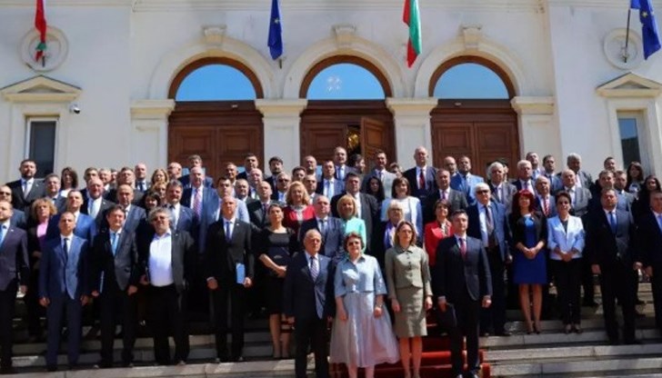 Необходим е нов лидер сред “новите” партии на промяната