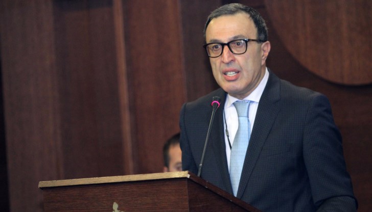 Струва ми се, че да бъдеш дори на думи и даже съвсем спекулативно номиниран от партията на един примитив в рамките на техния изнасилвачески наратив е повод да кажеш поне веднъж какво мислиш за тези изнасилвачи в политиката