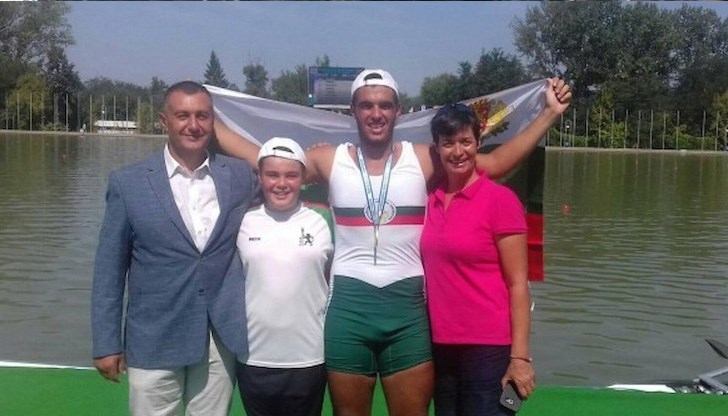 Емил Нейков триумфира на скиф