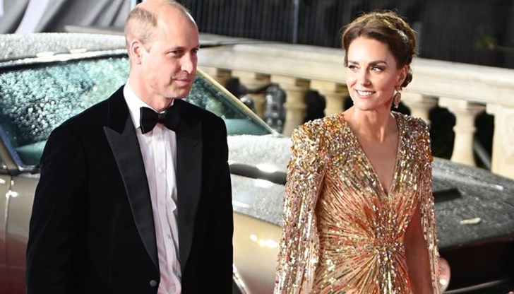 За пореден път Катрин прикова вниманието с елегантния си тоалет в златисто и ефектната си прическа.