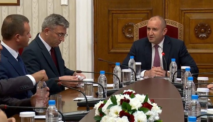 Мустафа Карадайъ се разочарова от българския държавен глава и си потърси външни попечители Мустафа Карадайъ се разочарова от българския държавен глава и си потърси външни попечители