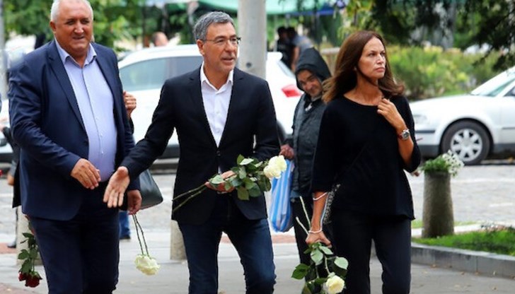 Мехмед Дикме и Даниел Вълчев бяха сред хората, дошли да се сбогуват с Дионисиев