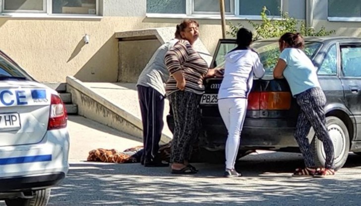 Тялото на 28-годишния Георги е лежало 30 минути на земята пред болницата Тялото на 28-годишния Георги е лежало 30 минути на земята пред болницата