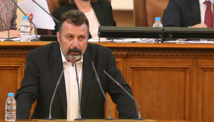 Мен ме срам да стоя с част от хората в тази зала Мен ме срам да стоя с част от хората в тази зала