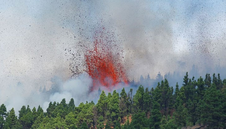 Поредица от земни трусове предвещаваха изригването