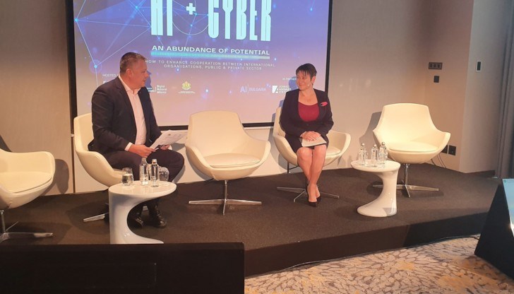 "Изключително е важно да слезем на ниво регионални политики, бизнесът се развива по места и за да можем да го подпомогнем в дигиталната трансформация ще трябва да разчитаме на центровете, които разработихме“, заяви Везиева