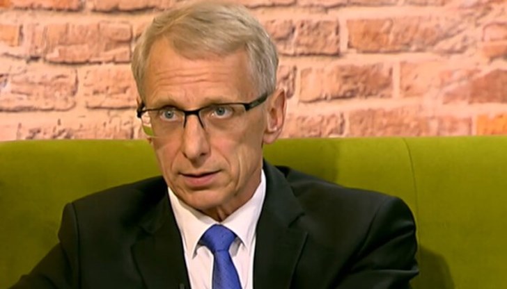 Училищата ще се затварят последни и ще се отварят първи, обясни министърът Училищата ще се затварят последни и ще се отварят първи, обясни министърът