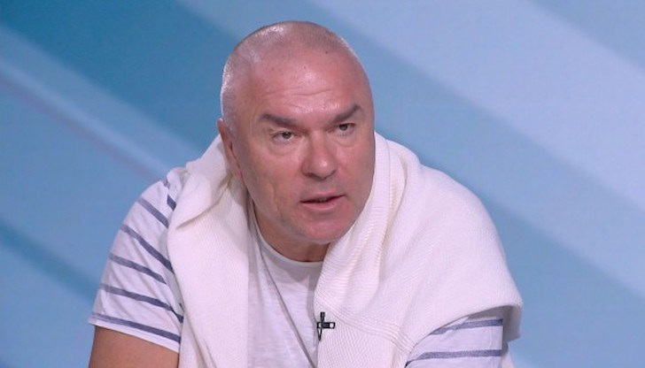 „Не искам да ме обичат, но на базата на тези крадци, които се гаврят с хората, седя по-стабилно и отговорно“, каза  той