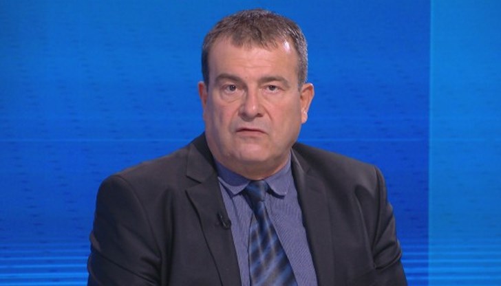 Д-р Петров обясни, че тече процедура в ЕМА и има препоръка националните правителства да поставят именно нея