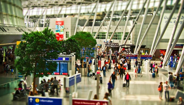 От днес от държави, попадащи в червена зона, на територията на България се допускат и чуждестранни студенти, притежаващи виза тип „Д“ за дългосрочно пребиваване с цел обучение От днес от държави, попадащи в червена зона, на територията на България се допускат и чуждестранни студенти, притежаващи виза тип „Д“ за дългосрочно пребиваване с цел обучение