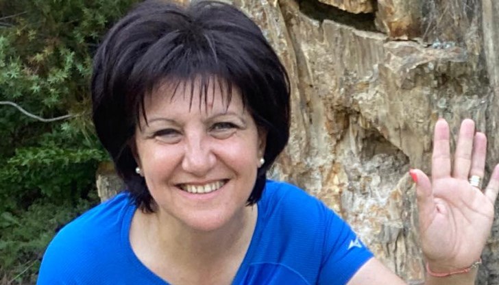 Вашите грехове не са наши и не ни ги преписвайте, не ни наричайте мафия, токсични и задкулисни, пише Караянчева Вашите грехове не са наши и не ни ги преписвайте, не ни наричайте мафия, токсични и задкулисни, пише Караянчева