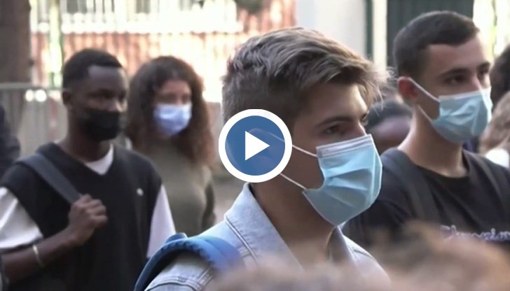 Учените казаха, че разликата между ползите от ваксината и редките странични ефекти не е достатъчно голяма