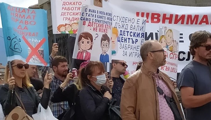 Протестите на обединения туристически бранш срещу здравните мерки продължават Протестите на обединения туристически бранш срещу здравните мерки продължават