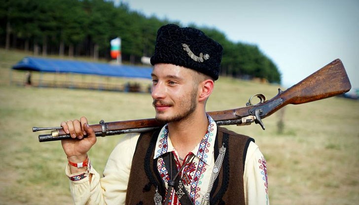 Това далеч не е първият му досег с правораздаването в България