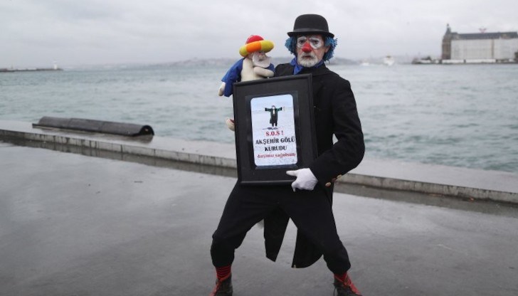 Голямо езеро в централната част на Турция, провинция Коня, пресъхна напълно Голямо езеро в централната част на Турция, провинция Коня, пресъхна напълно