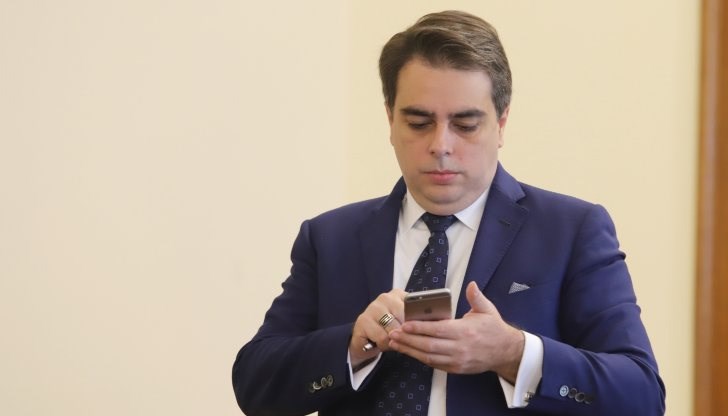 За съжаление служебното правителство е с "вързани ръце" и не може да смени бордовете, където това е необходимо, коментира той енергийната криза За съжаление служебното правителство е с "вързани ръце" и не може да смени бордовете, където това е необходимо, коментира той енергийната криза