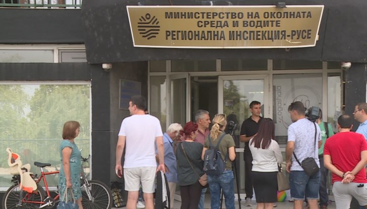 Днес имаше пореден протест, този път пред сградата на екоинспекцията