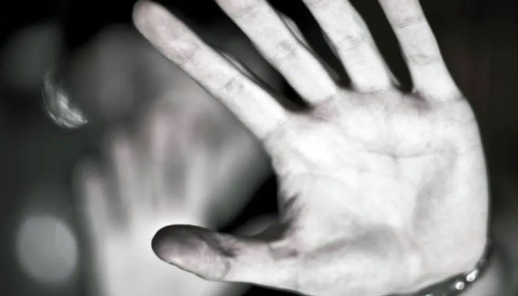 Преди момчето да заживее в неговия дом, педофилът му давал пари и цигари