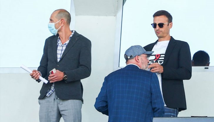 Така той трябва да се проведе на 12 октомври