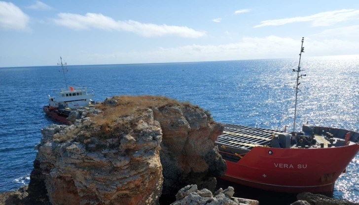 Корабът плава под панамски флаг и превозва торове. Няма пострадали членове на екипажа му. Няма разлив на гориво или други вещества във връзка с инцидента