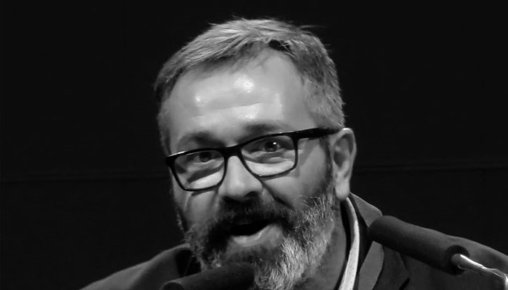 Телевизионен водещ каза, че в думите на Луна има мъдрост, все едно да кажеш, че има мъдрост в тази кренвиршка Телевизионен водещ каза, че в думите на Луна има мъдрост, все едно да кажеш, че има мъдрост в тази кренвиршка