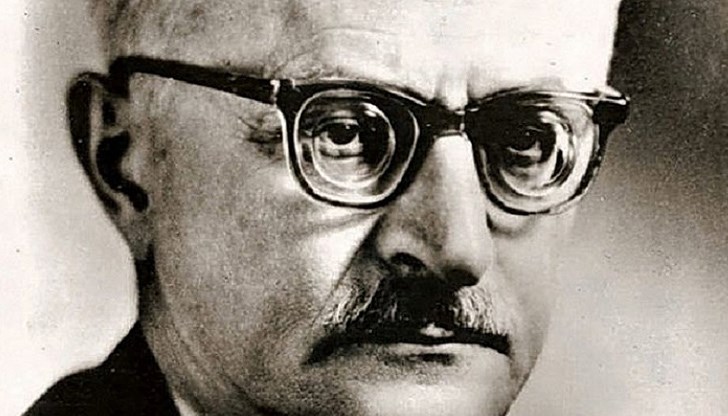 “Прекалено трезв народ сме или по-точно, живели в мъка от векове, ние не умеем да се радваме”, казва писателят