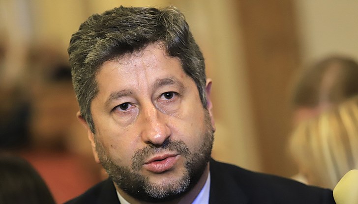 "В петък събрахме подписи за провеждането на извънредно заседание на парламента в понеделник", пише Христо Иванов "В петък събрахме подписи за провеждането на извънредно заседание на парламента в понеделник", пише Христо Иванов