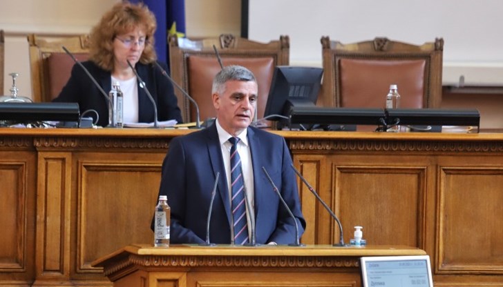 Служебният премиер подчерта, че многократно е изказвал дълбока благодарност към всички лекари