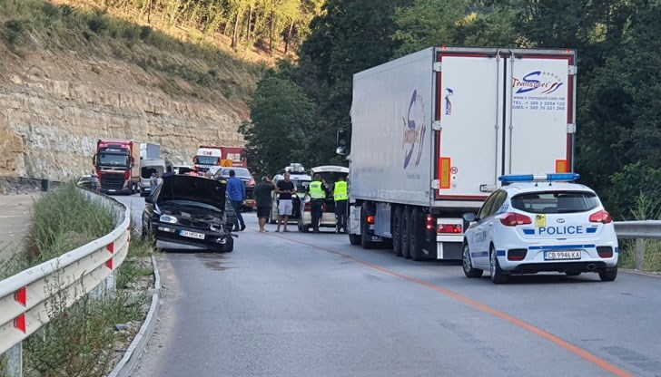 Катастрофата е в участъка от главния път между Мездра и Благоевград