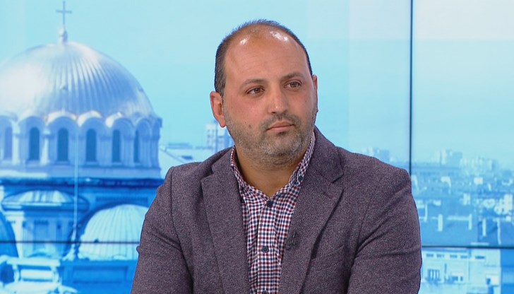 "Аз съм дълбоко убеден, че сигурността на този уеб сървър е защитена, най-вероятно не са очаквали такъв наплив от желаещи да се регистрират и просто уеб сървърът не може да обработи всички заявки", каза Любомир Тулев