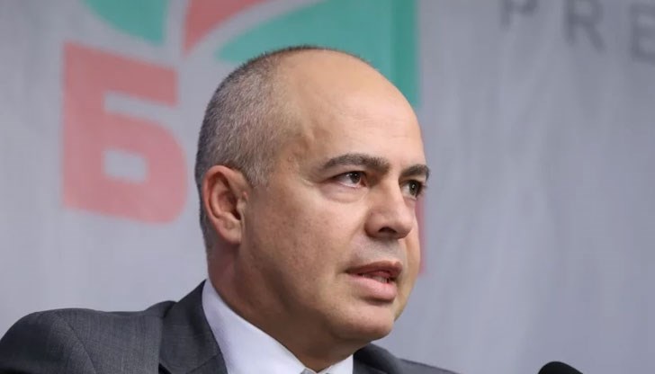 Настояваме президентът да коментира сега политическия проект на служебния му министър, после ще бъде късно, заяви Георги Свиленски