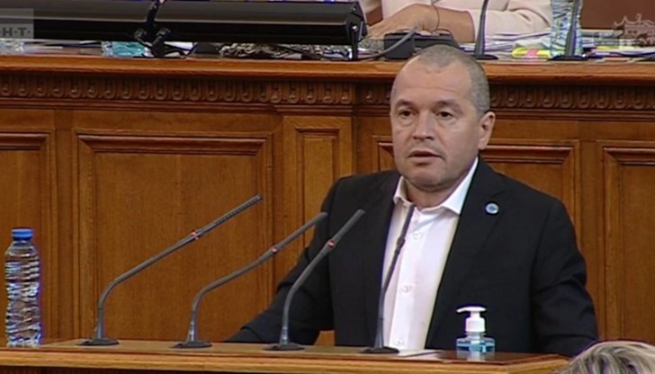 Причината за гнева на Йорданов е изказване от страна на Кънев, че Европа трябва да вземе спешни мерки по отношение на ваксинацията