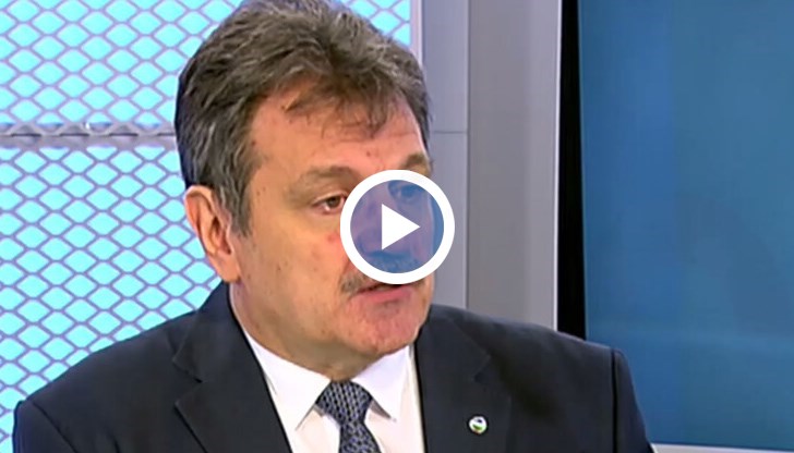 "Ваксинирането след преболедуване е препоръчително, защото се усилва значително имунитета", заяви медикът