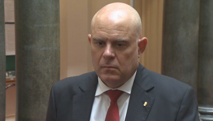 Правенето на законодателство на коляно ще доведе до проблеми, заяви главният прокурор Правенето на законодателство на коляно ще доведе до проблеми, заяви главният прокурор