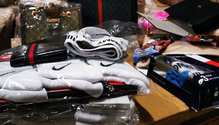 Те са били укрити в багажа на двама пътници в автобус Те са били укрити в багажа на двама пътници в автобус