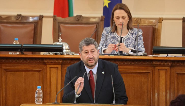 Не е моя работа да им давам акъл, но такова разграничение се очаква от нашите избиратели, заяви лидерът на ДБ Не е моя работа да им давам акъл, но такова разграничение се очаква от нашите избиратели, заяви лидерът на ДБ