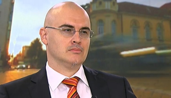 Добре е поне, че сега от ИТН казват, че Илиев трябва да си понесе отговорността. Важното е да си извлекат поука, за да не се нароят „щурчета” след „калинките” на ГЕРБ