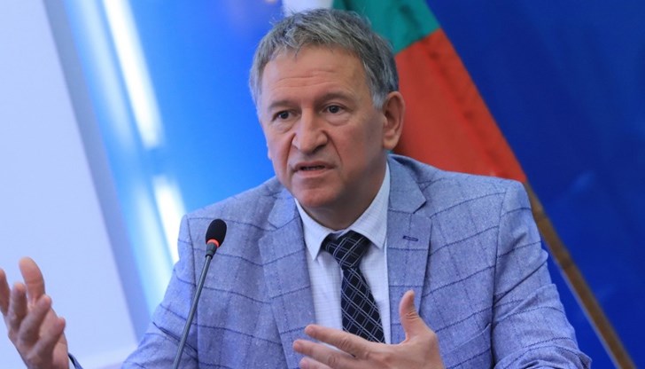 Здравният министър заяви, че тези случаи изискват специално разследване, защото има две заинтересовани страни - този, който е поставил ваксината и този, на когото е била поставена Здравният министър заяви, че тези случаи изискват специално разследване, защото има две заинтересовани страни - този, който е поставил ваксината и този, на когото е била поставена