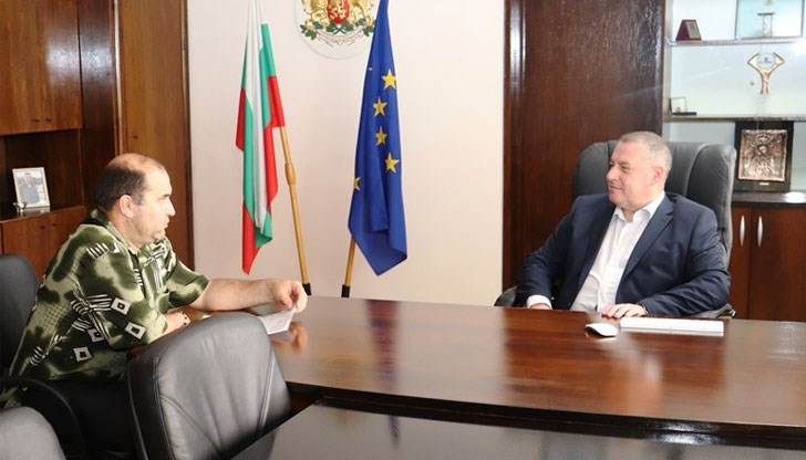 Състезанието ще бъде открито от областния управител Борислав Българинов, който е осигурил и наградите за призьорите Състезанието ще бъде открито от областния управител Борислав Българинов, който е осигурил и наградите за призьорите