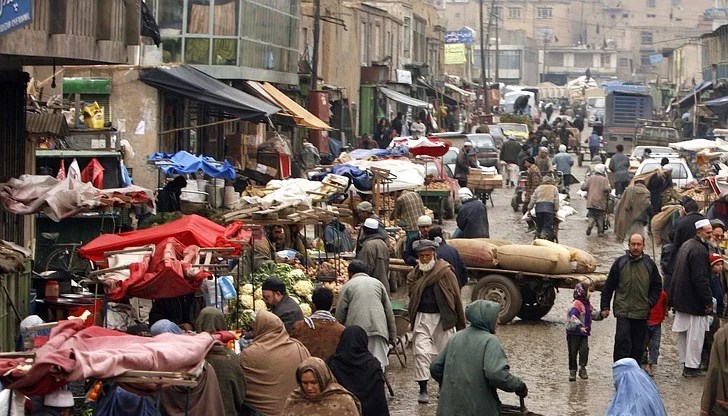 Това е възможно да се случи, тъй като на западните донори, които ги финансират, е забранено да сключват договори с новото талибанско правителство Това е възможно да се случи, тъй като на западните донори, които ги финансират, е забранено да сключват договори с новото талибанско правителство