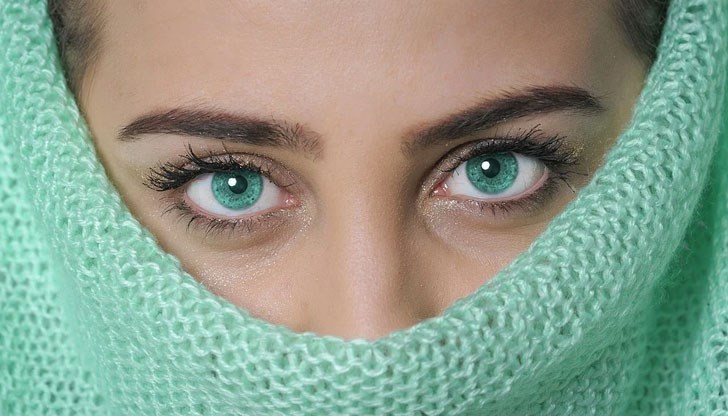 Не по-малко интересен е и фактът, че всъщност нямат напълно зелени ириси