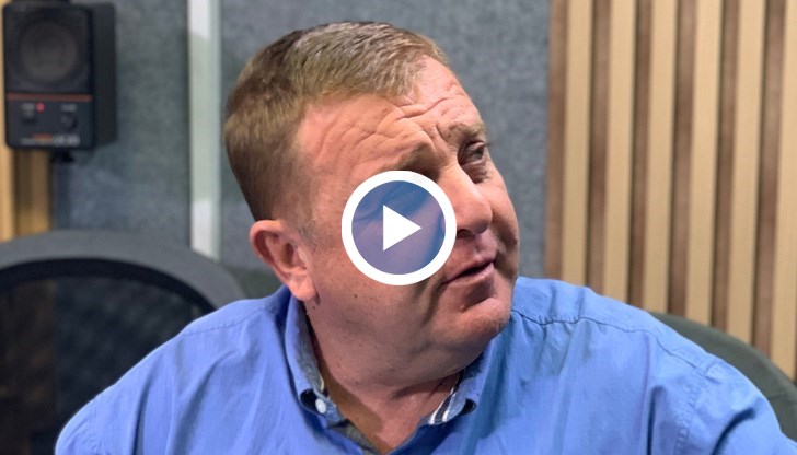 Едните чукат на вратите на американското посолство, другите на руското, допълни лидерът на ВМРО