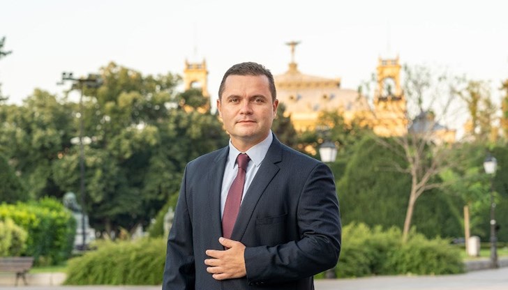 Кметът Пенчо Милков сподели гордостта на русенци от победата на Лазар Пенев в европейския шампионат по гребане Кметът Пенчо Милков сподели гордостта на русенци от победата на Лазар Пенев в европейския шампионат по гребане