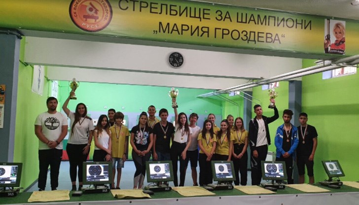 Домакините с треньор Севдалина Стоянова показаха абсолютно лидерство