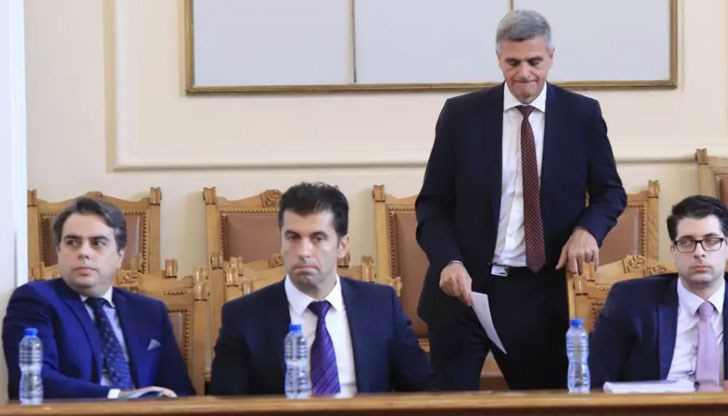 Служебният кабинет заора в непосилни проблеми и започна да прави необясними грешки Служебният кабинет заора в непосилни проблеми и започна да прави необясними грешки