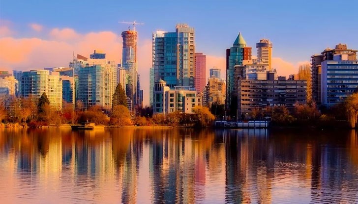 Задължително обаче туристите трябва да представят и отрицателен PCR тест, направен до 72 часа преди пристигането си в Канада, както и да се регистрират в специално приложение за пътуване