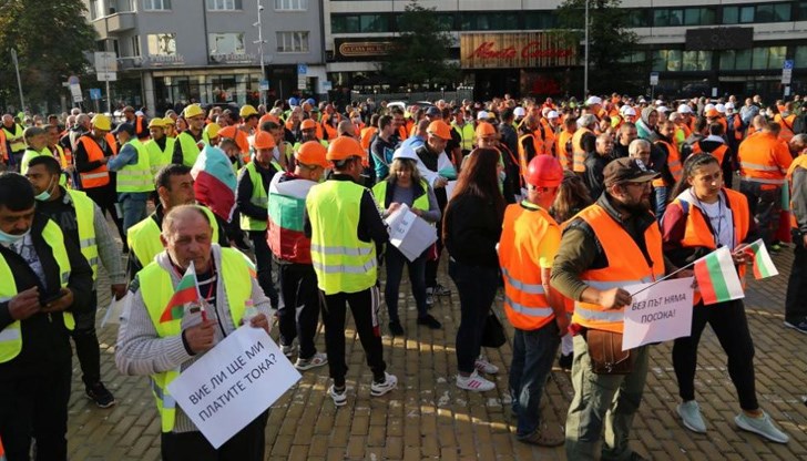 Ще блокират възлови кръстовища в знак на недоволство заради неизплатени заплати Ще блокират възлови кръстовища в знак на недоволство заради неизплатени заплати