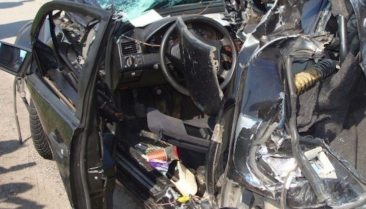 Нямало е никакъв шанс за возещите се на задната седалка деца, както и за баща им Нури